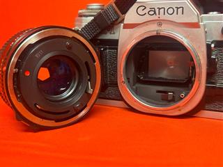 Canon AE-1 SLR Film 35mm Camera 50mm Canon 1 : 1.8 FD Lens